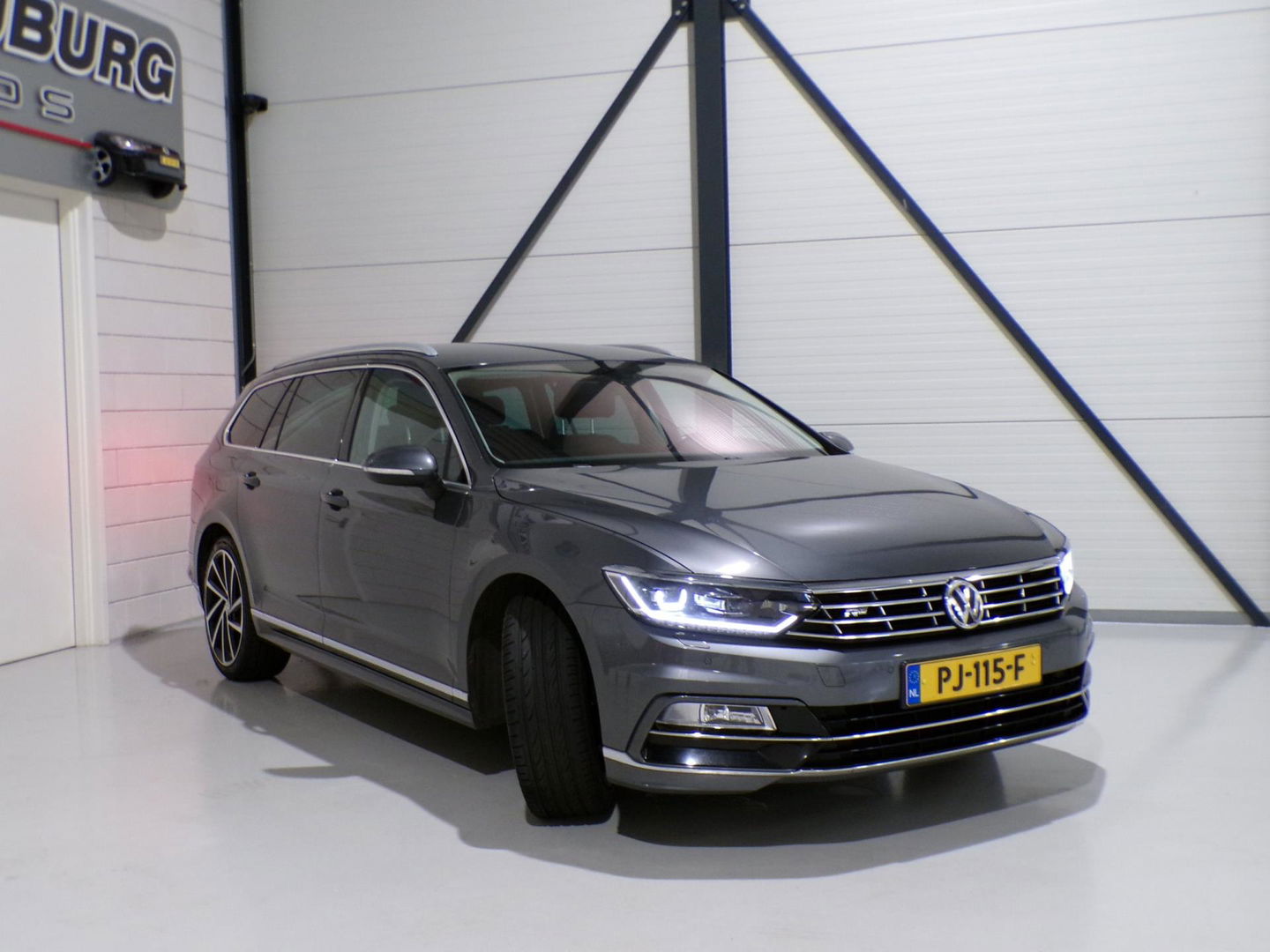 Volkswagen Passat Variant 1.4 TSI Highline Business R-Line "Origineel NL!" Automaat! Apple-Carplay Xenon 19"Velgen Adaptive-cruise