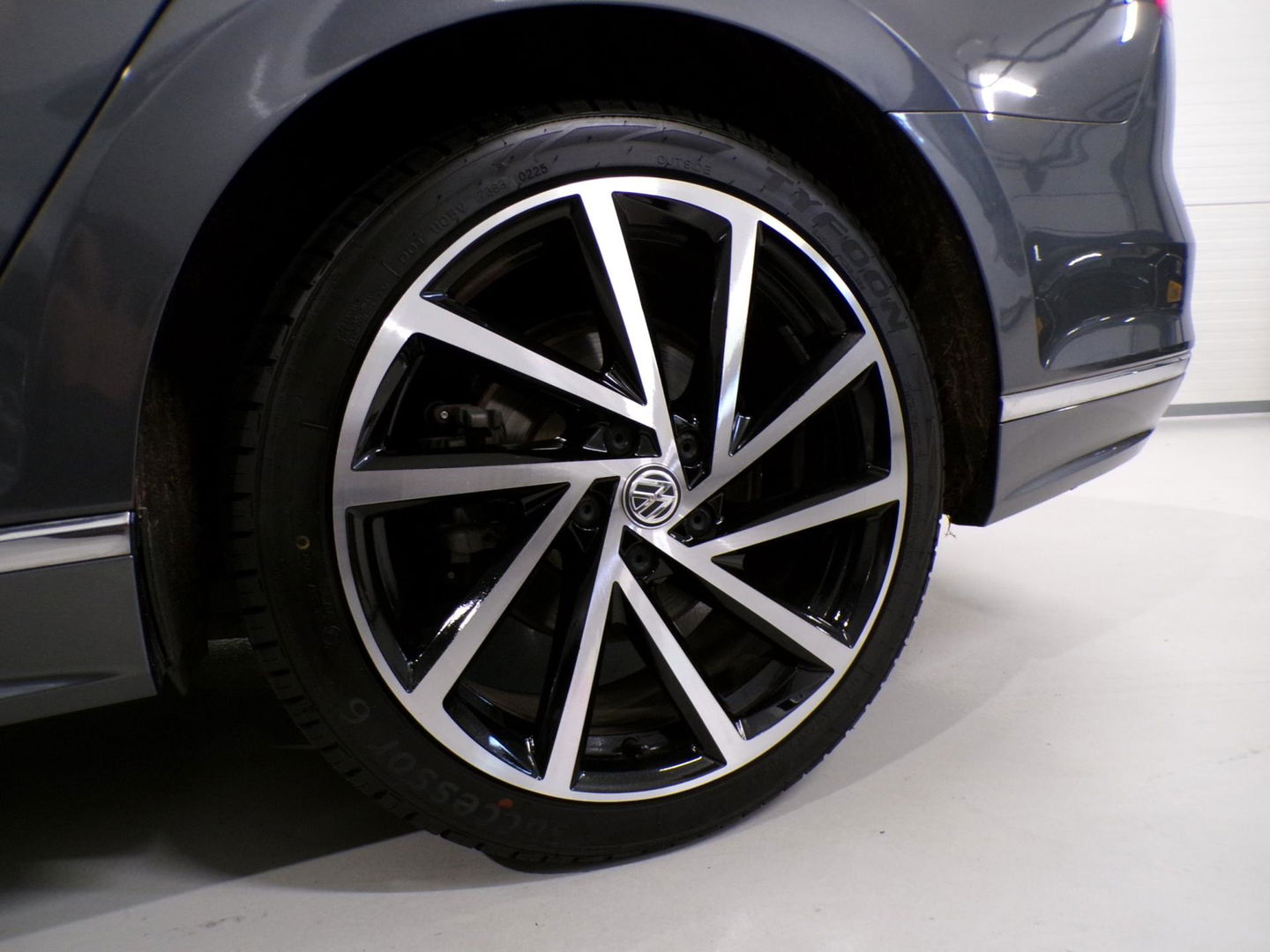 Volkswagen Passat Variant 1.4 TSI Highline Business R-Line "Origineel NL!" Automaat! Apple-Carplay Xenon 19"Velgen Adaptive-cruise