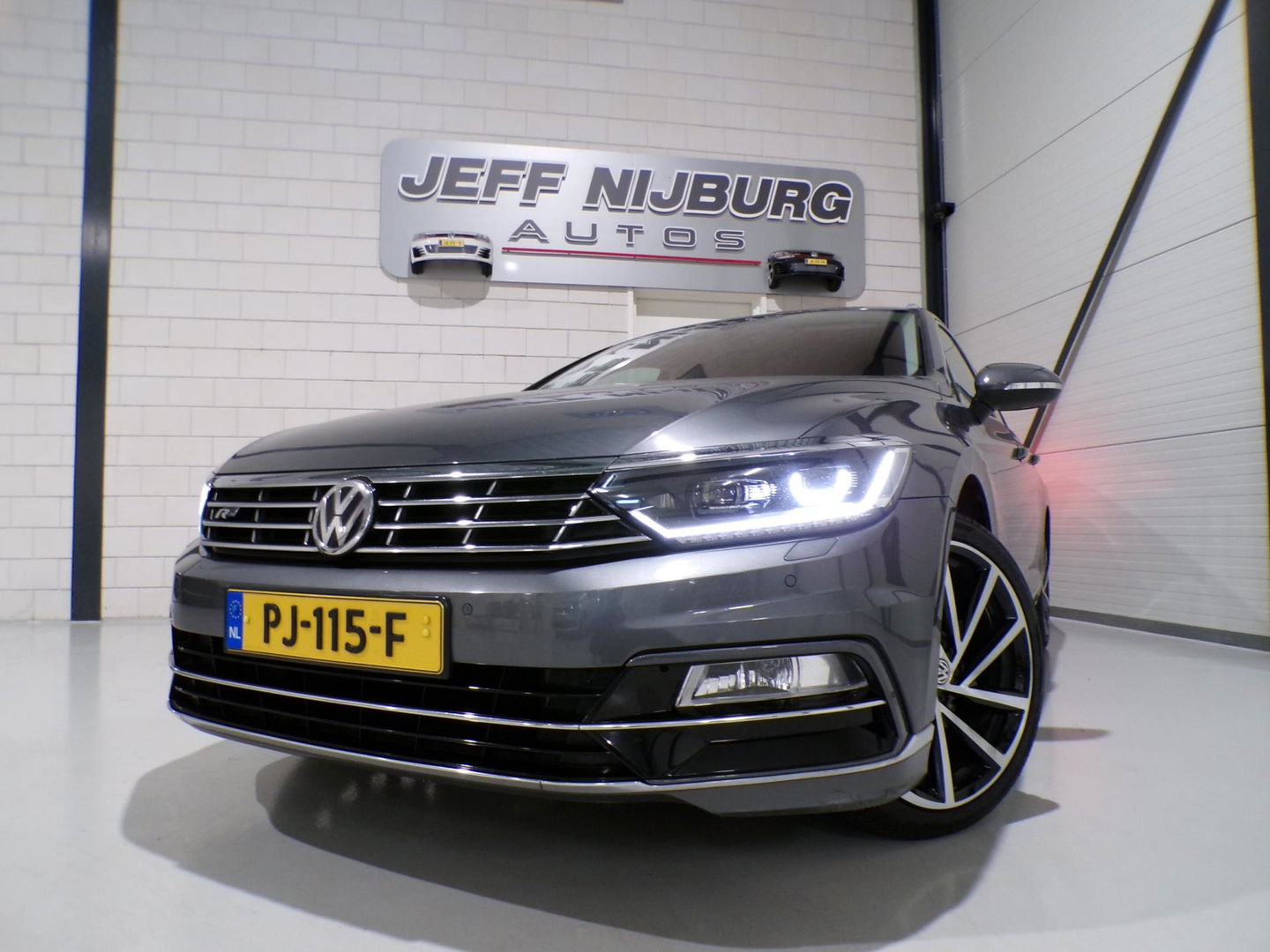 Volkswagen Passat Variant 1.4 TSI Highline Business R-Line "Origineel NL!" Automaat! Apple-Carplay Xenon 19"Velgen Adaptive-cruise