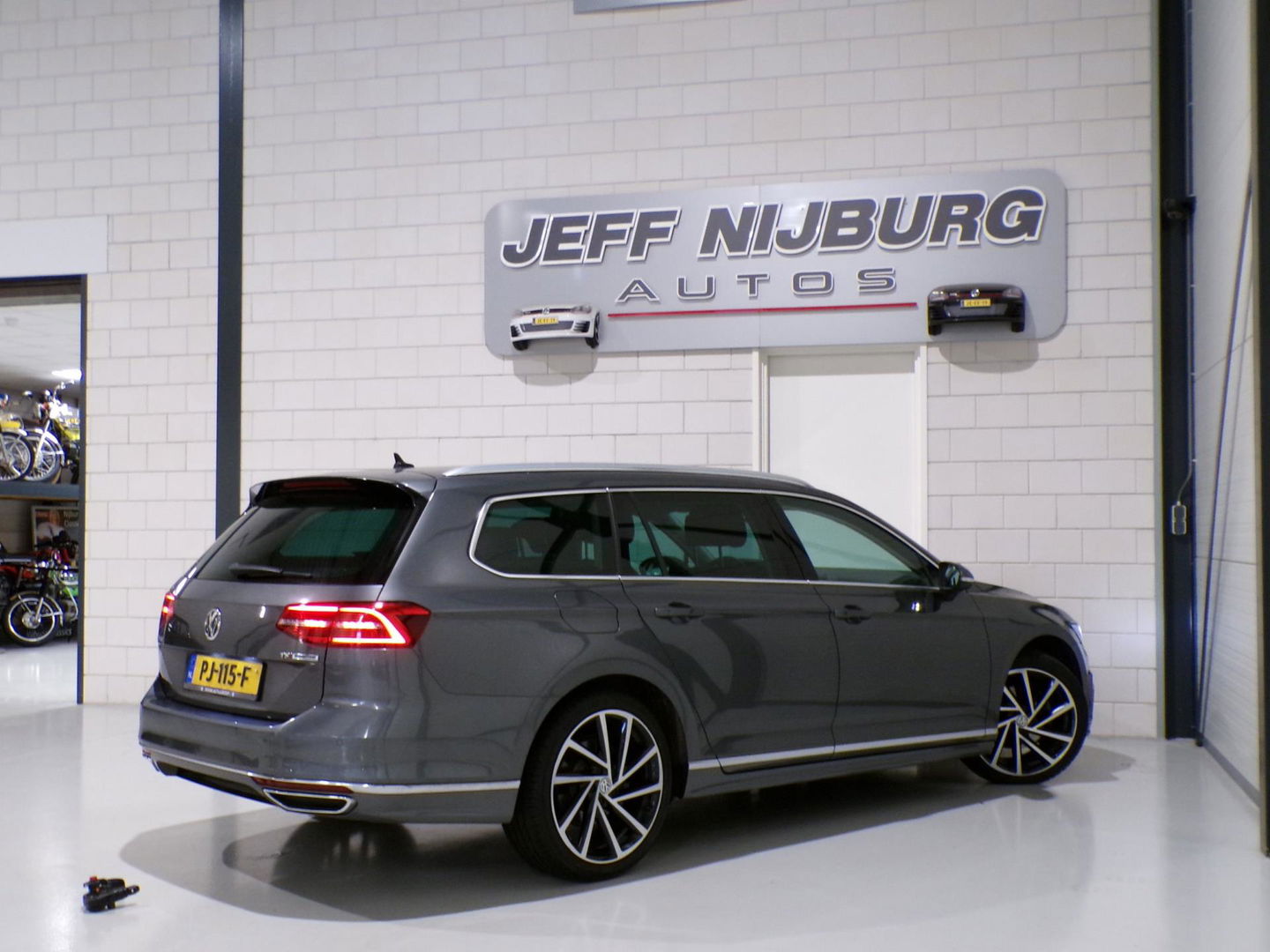 Volkswagen Passat Variant 1.4 TSI Highline Business R-Line "Origineel NL!" Automaat! Apple-Carplay Xenon 19"Velgen Adaptive-cruise