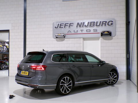Volkswagen Passat Variant 1.4 TSI Highline Business R-Line "Origineel NL!" Automaat! Apple-Carplay Xenon 19"Velgen Adaptive-cruise