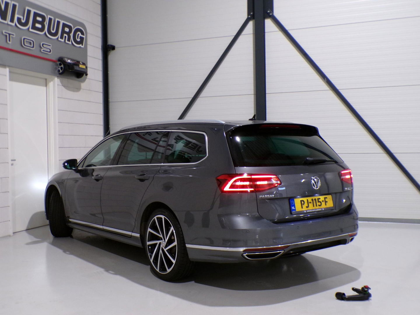Volkswagen Passat Variant 1.4 TSI Highline Business R-Line "Origineel NL!" Automaat! Apple-Carplay Xenon 19"Velgen Adaptive-cruise