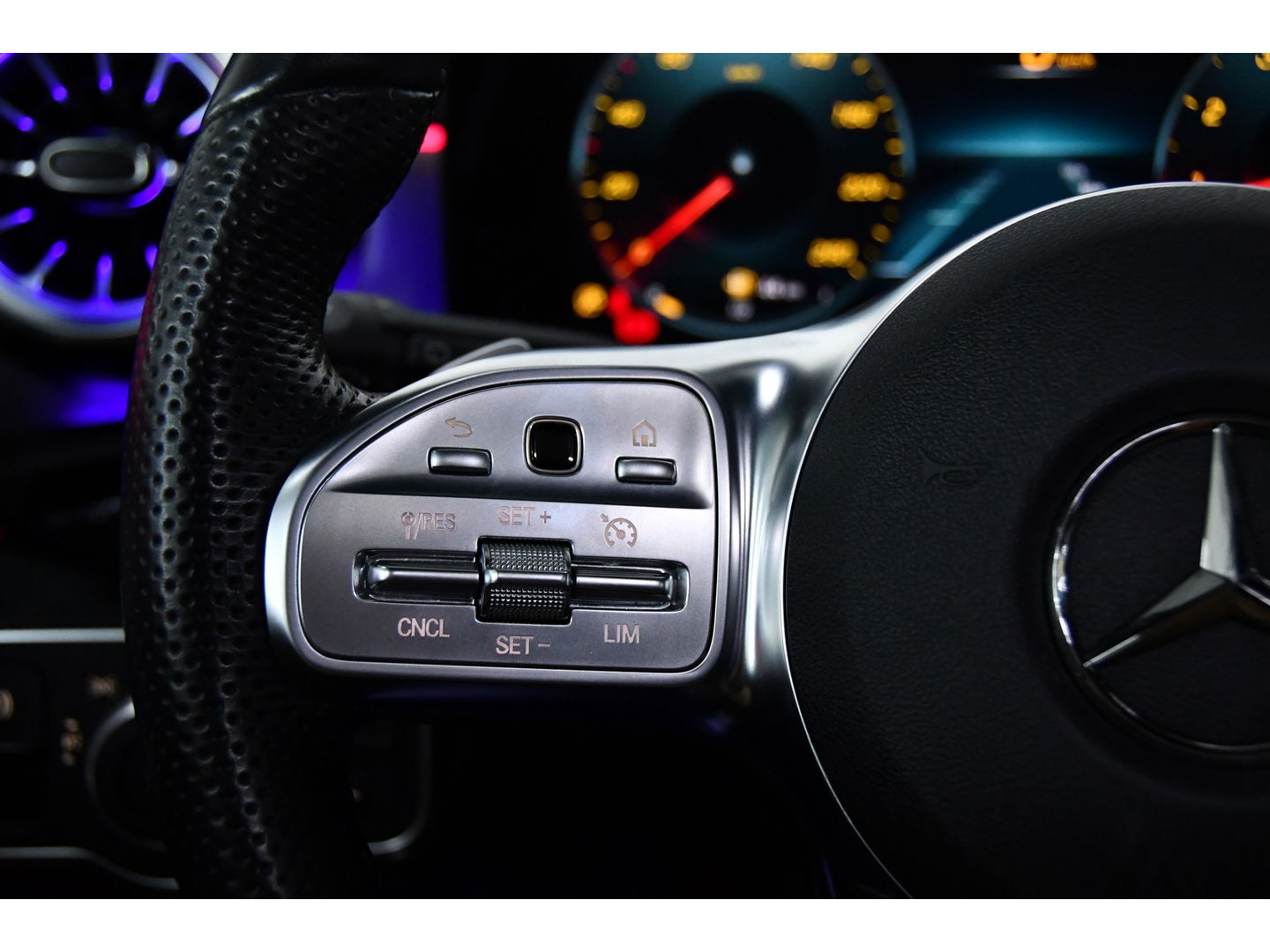 Mercedes-Benz A-Klasse 200 AMG Line Pano Sfeer Cam