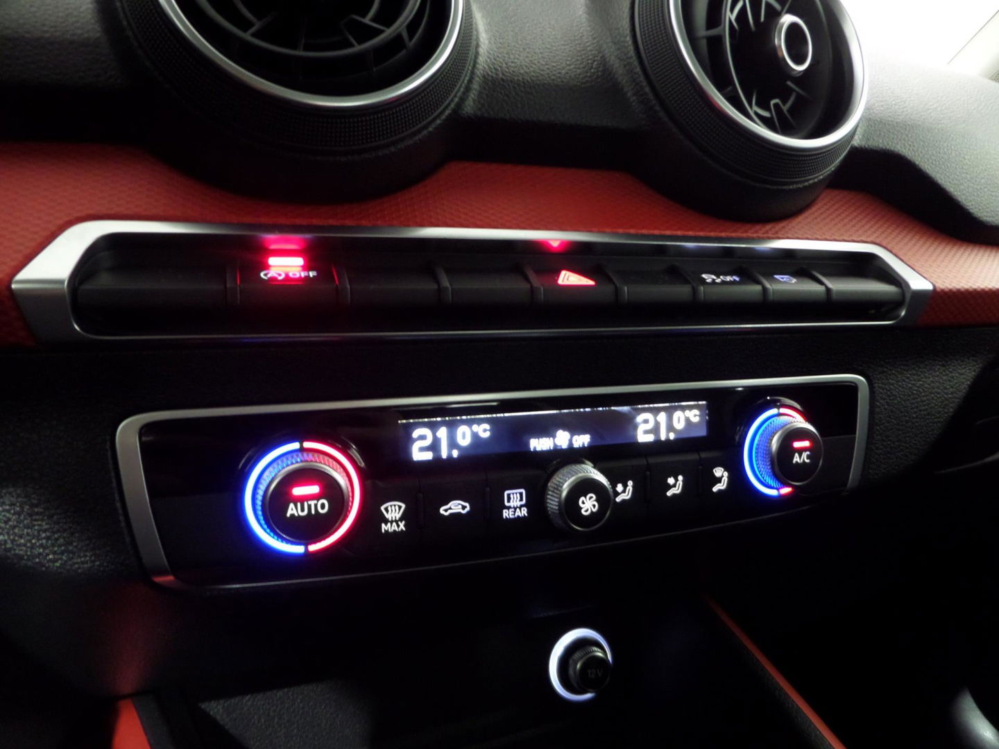 Audi Q2 1.0 TFSI Sport "Origineel NL!" Automaat! Adaptive-cruise Navigatie Bluetooth Parkeersensor, van 2e eigenaar in nieuwstaat!