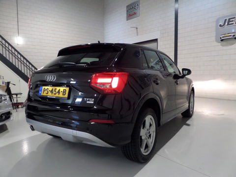 Audi Q2 1.0 TFSI Sport "Origineel NL!" Automaat! Adaptive-cruise Navigatie Bluetooth Parkeersensor, van 2e eigenaar in nieuwstaat!