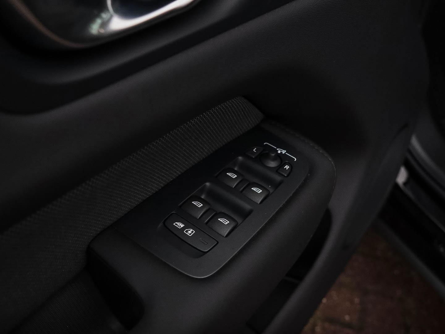 Volvo XC60 2.0 T6 Plug-in hybrid AWD Plus Black Edition