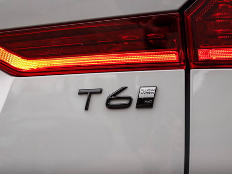 Volvo XC60 2.0 T6 Plug-in hybrid AWD Plus Dark
