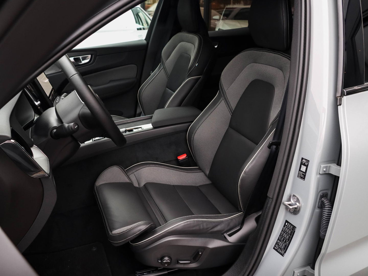 Volvo XC60 2.0 T6 Plug-in hybrid AWD Plus Dark