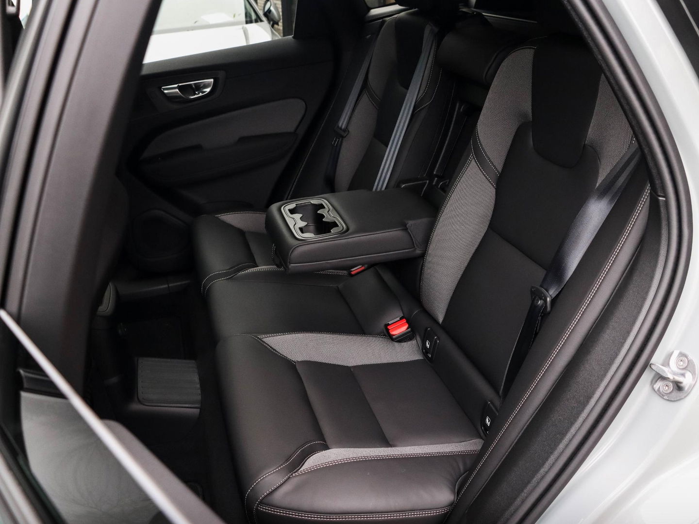 Volvo XC60 2.0 T6 Plug-in hybrid AWD Plus Dark