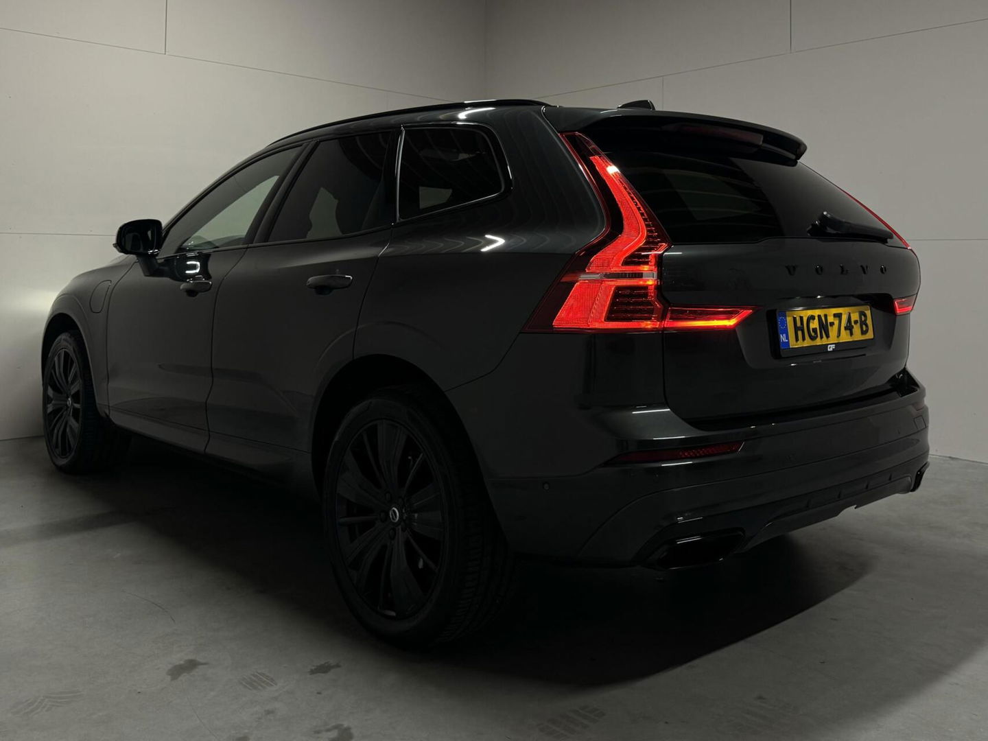 Volvo XC60 2.0 Recharge T6 AWD Ultimate Dark Pano H/D 360° HUD Trekh.
