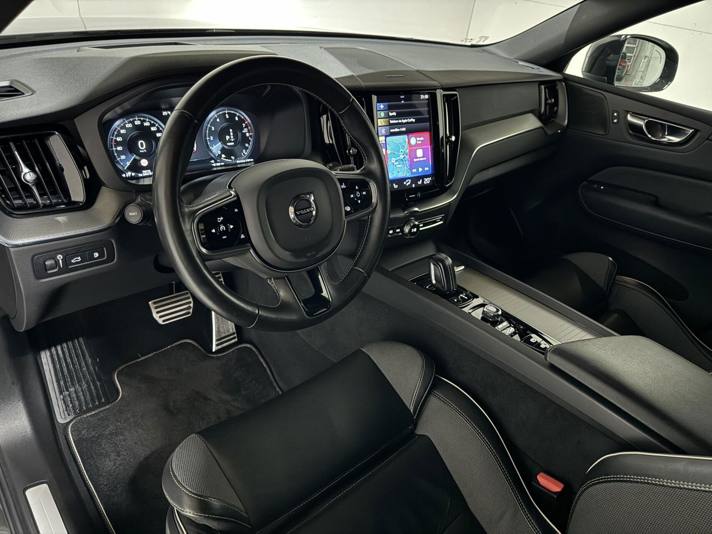 Volvo XC60 2.0 Recharge T6 AWD Ultimate Dark Pano H/D 360° HUD Trekh.