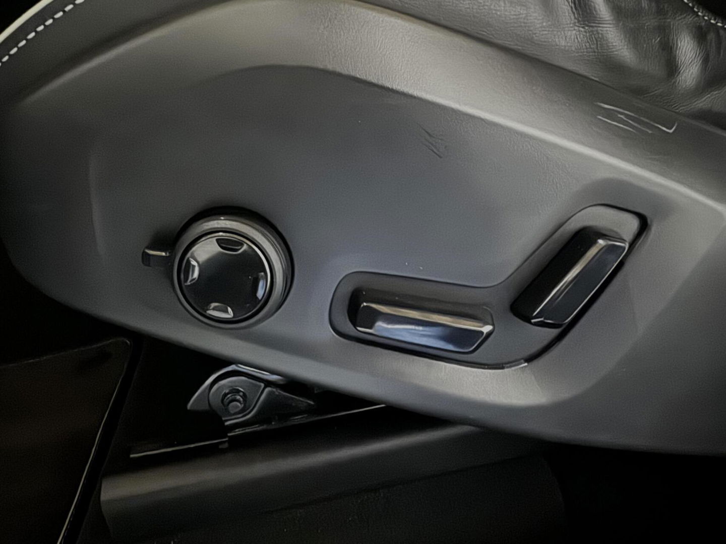 Volvo XC60 2.0 Recharge T6 AWD Ultimate Dark Pano H/D 360° HUD Trekh.