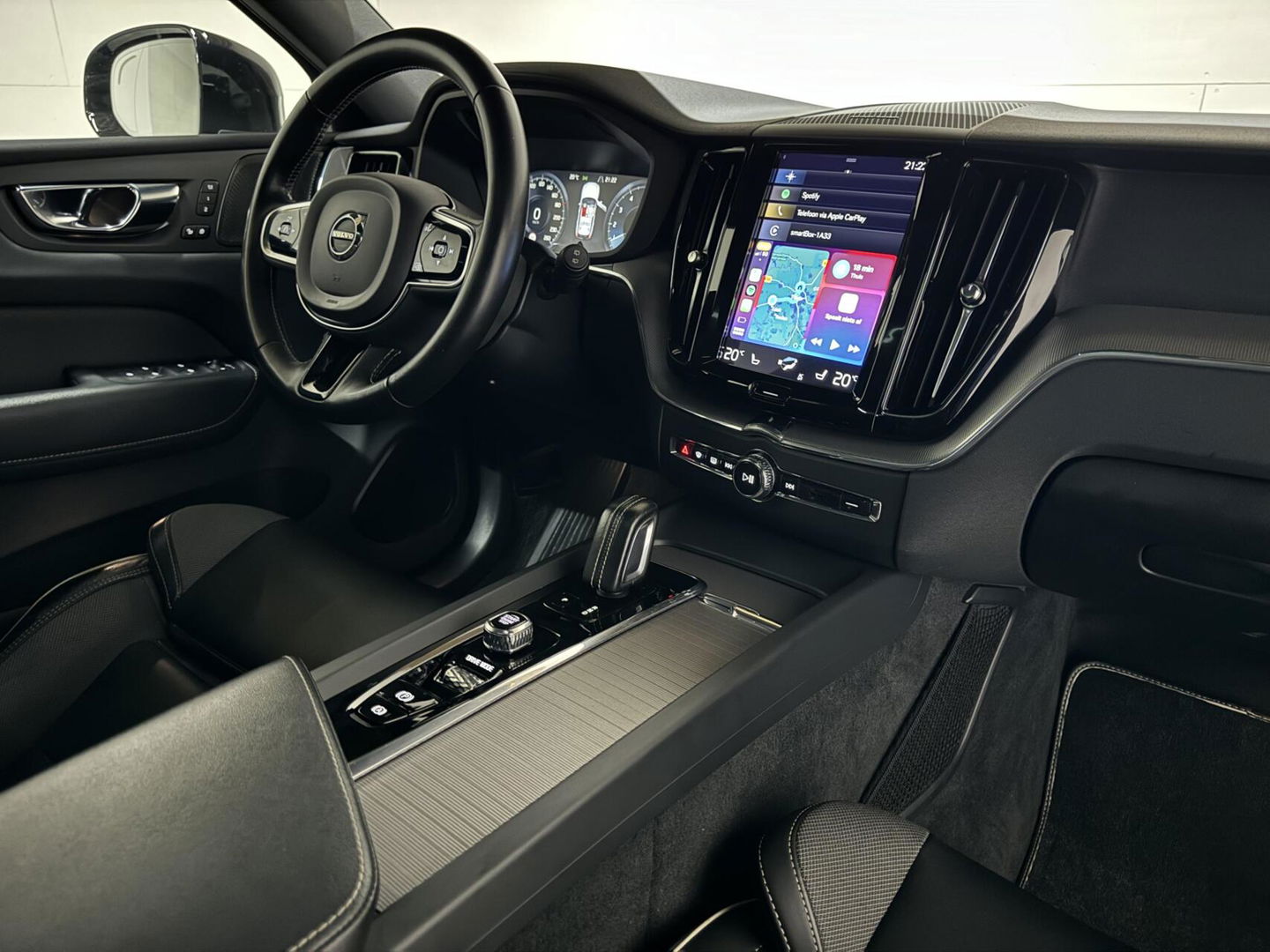 Volvo XC60 2.0 Recharge T6 AWD Ultimate Dark Pano H/D 360° HUD Trekh.