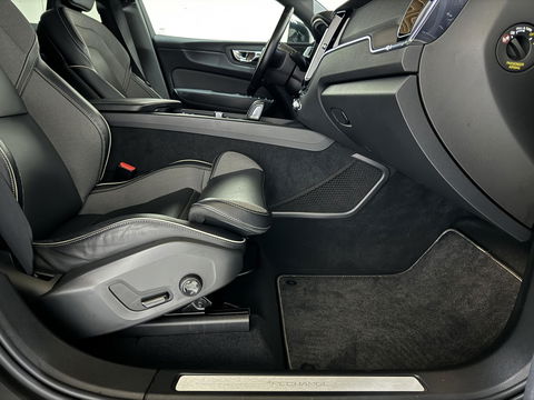 Volvo XC60 2.0 Recharge T6 AWD Ultimate Dark Pano H/D 360° HUD Trekh.