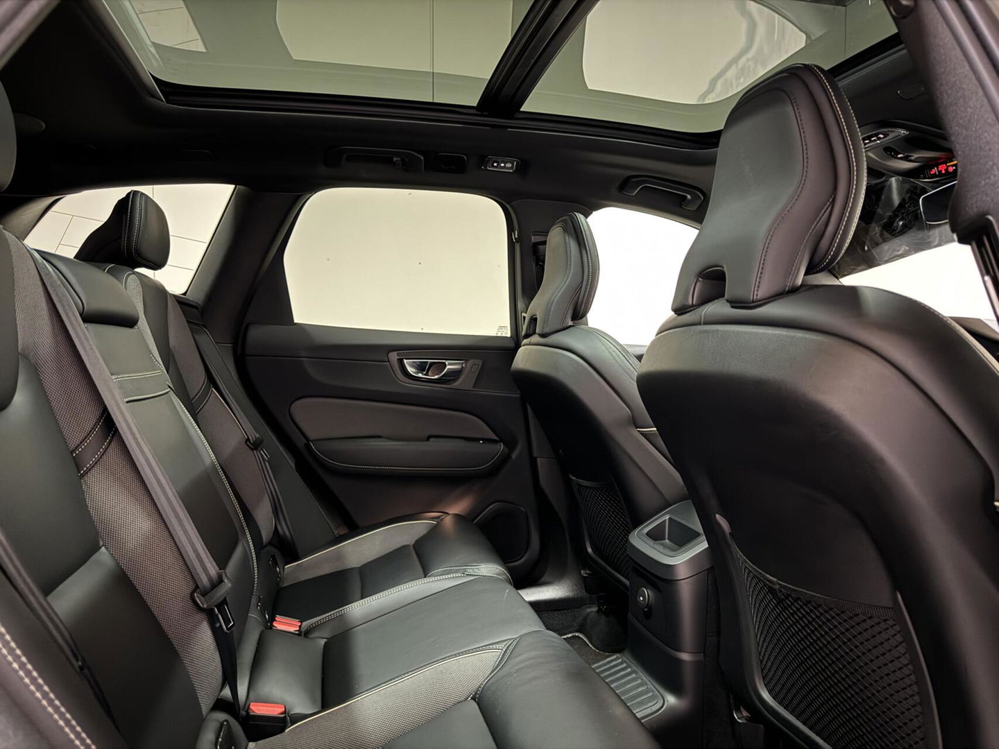 Volvo XC60 2.0 Recharge T6 AWD Ultimate Dark Pano H/D 360° HUD Trekh.