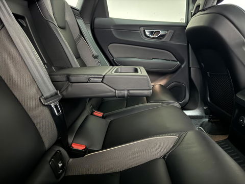 Volvo XC60 2.0 Recharge T6 AWD Ultimate Dark Pano H/D 360° HUD Trekh.