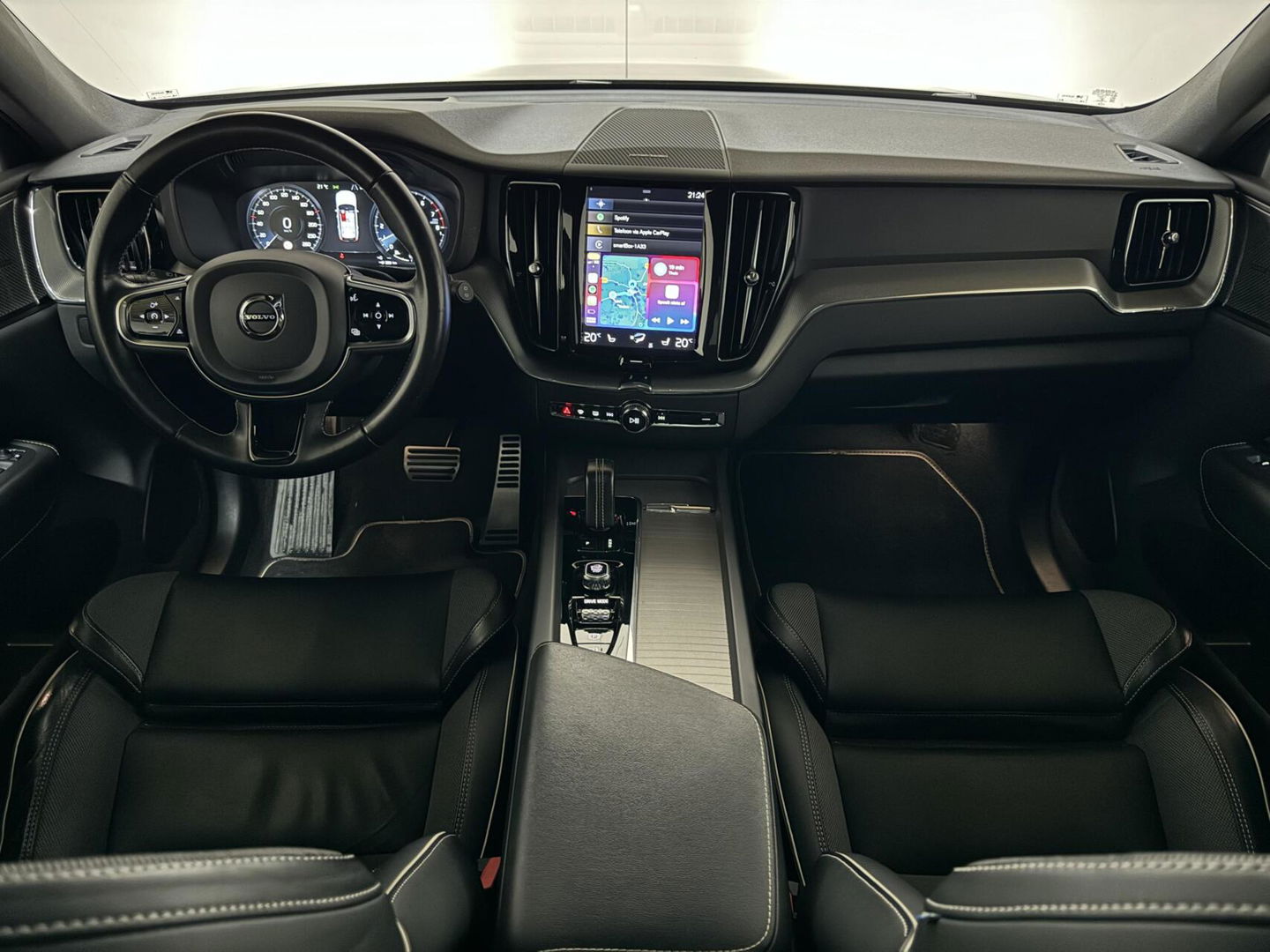 Volvo XC60 2.0 Recharge T6 AWD Ultimate Dark Pano H/D 360° HUD Trekh.