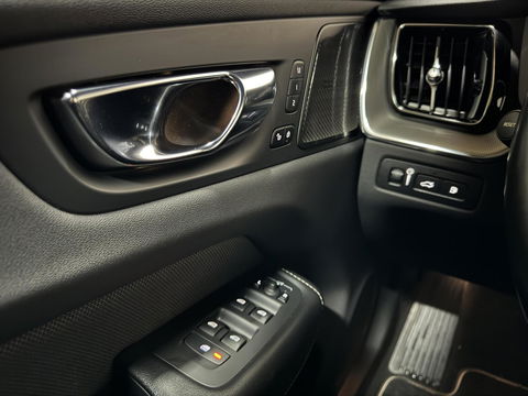Volvo XC60 2.0 Recharge T6 AWD Ultimate Dark Pano H/D 360° HUD Trekh.