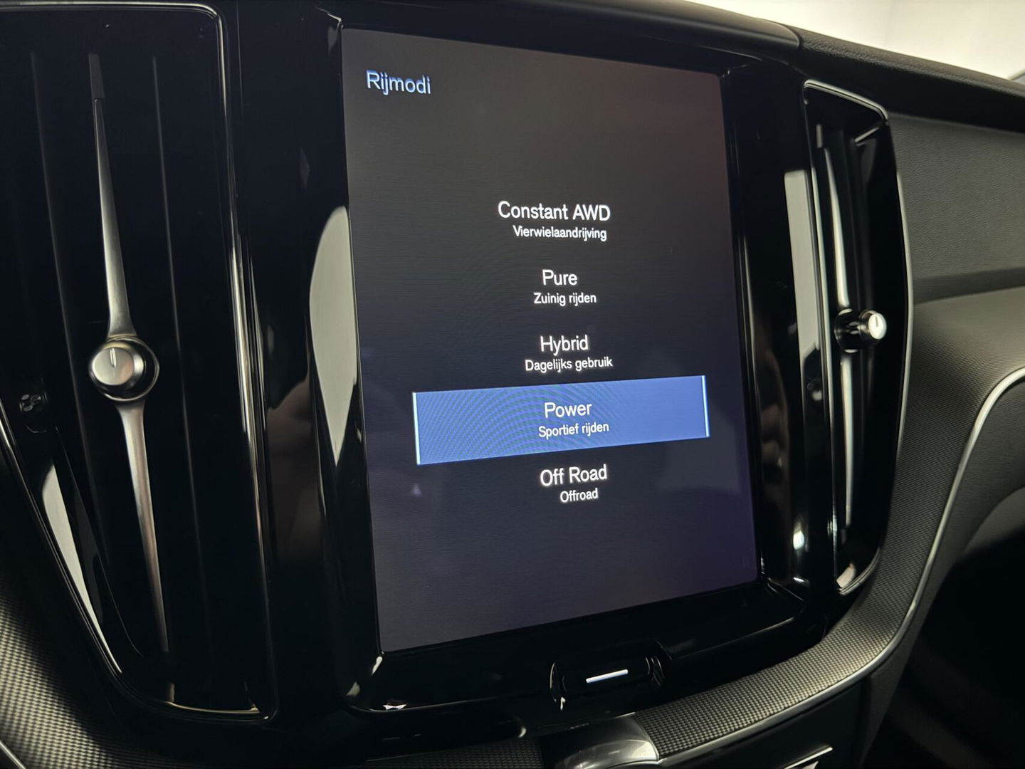 Volvo XC60 2.0 Recharge T6 AWD Ultimate Dark Pano H/D 360° HUD Trekh.