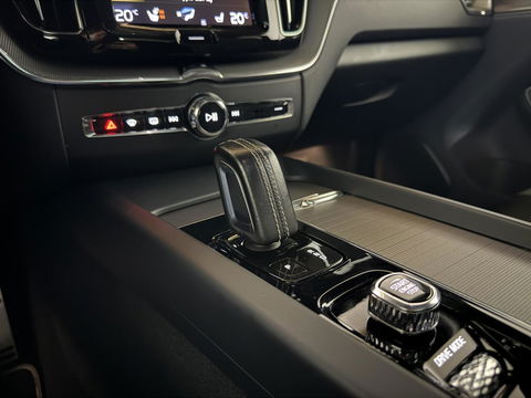 Volvo XC60 2.0 Recharge T6 AWD Ultimate Dark Pano H/D 360° HUD Trekh.
