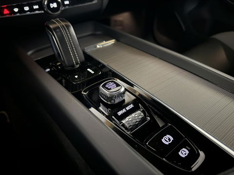 Volvo XC60 2.0 Recharge T6 AWD Ultimate Dark Pano H/D 360° HUD Trekh.