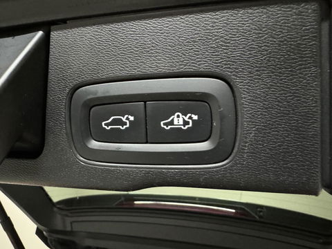 Volvo XC60 2.0 Recharge T6 AWD Ultimate Dark Pano H/D 360° HUD Trekh.