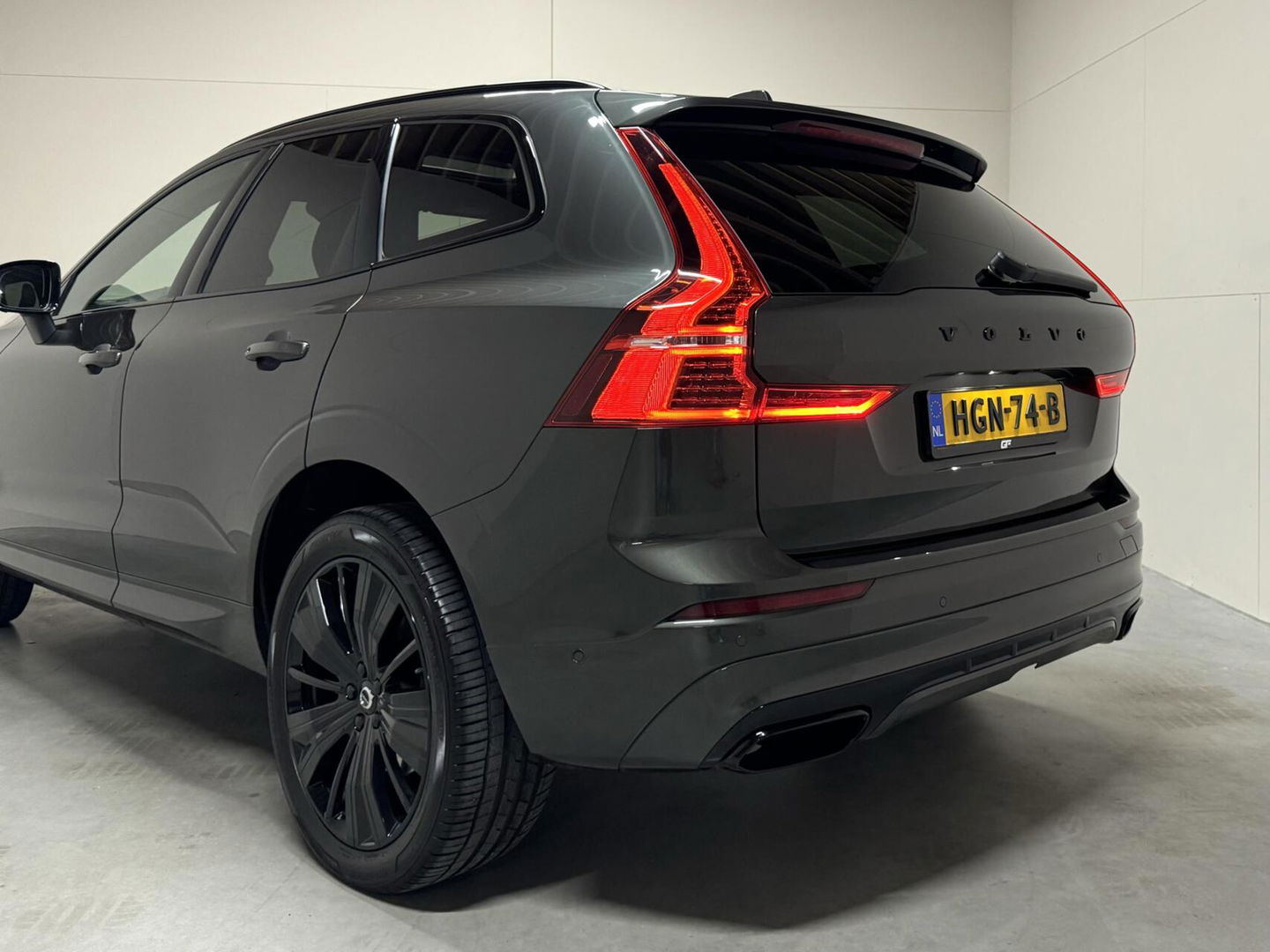 Volvo XC60 2.0 Recharge T6 AWD Ultimate Dark Pano H/D 360° HUD Trekh.