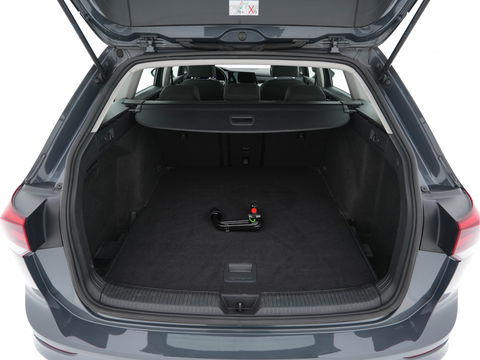 Volkswagen GOLF Variant 2.0 TDI Life Business (INCL-BTW)  *FULL-LED | DIGI-COCKPIT | NAVI-FULLMAP | HEATED-COMFORTSEATS | KEYLESS | DAB+ | CARPLAY | ECC | AMBIENT-LIGHT | PDC | 16''ALU*