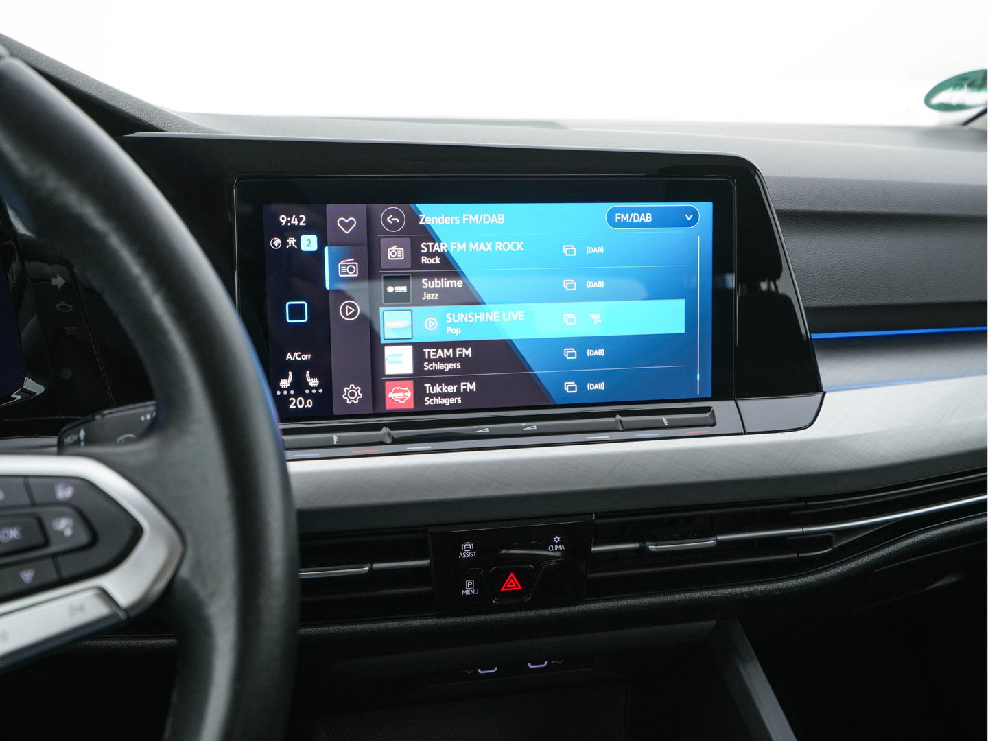 Volkswagen GOLF Variant 2.0 TDI Life Business (INCL-BTW)  *FULL-LED | DIGI-COCKPIT | NAVI-FULLMAP | HEATED-COMFORTSEATS | KEYLESS | DAB+ | CARPLAY | ECC | AMBIENT-LIGHT | PDC | 16''ALU*