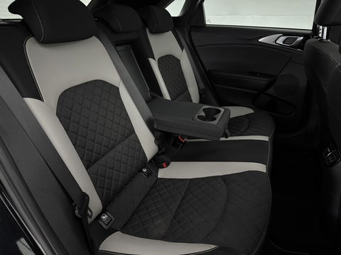 Kia Ceed 1.5 T-GDi MHEV 160PK GT-line | Pano | Camera | Carplay | Virtual | Trekh. | Keyless | Cruise