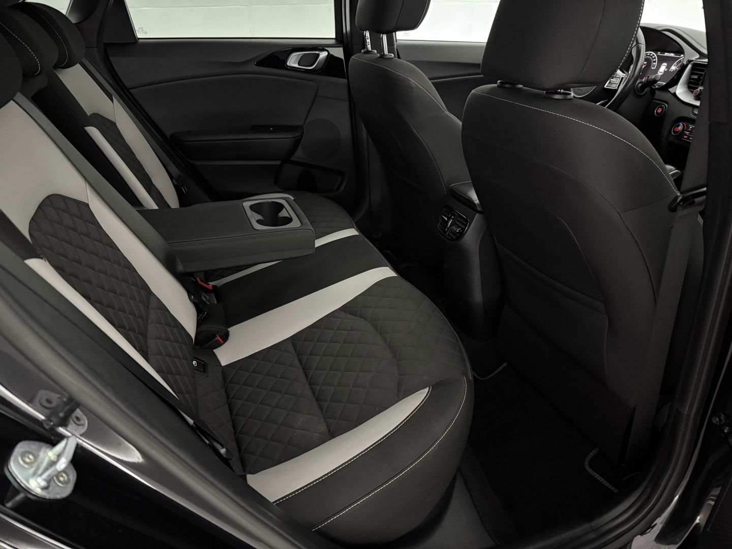 Kia Ceed 1.5 T-GDi MHEV 160PK GT-line | Pano | Camera | Carplay | Virtual | Trekh. | Keyless | Cruise