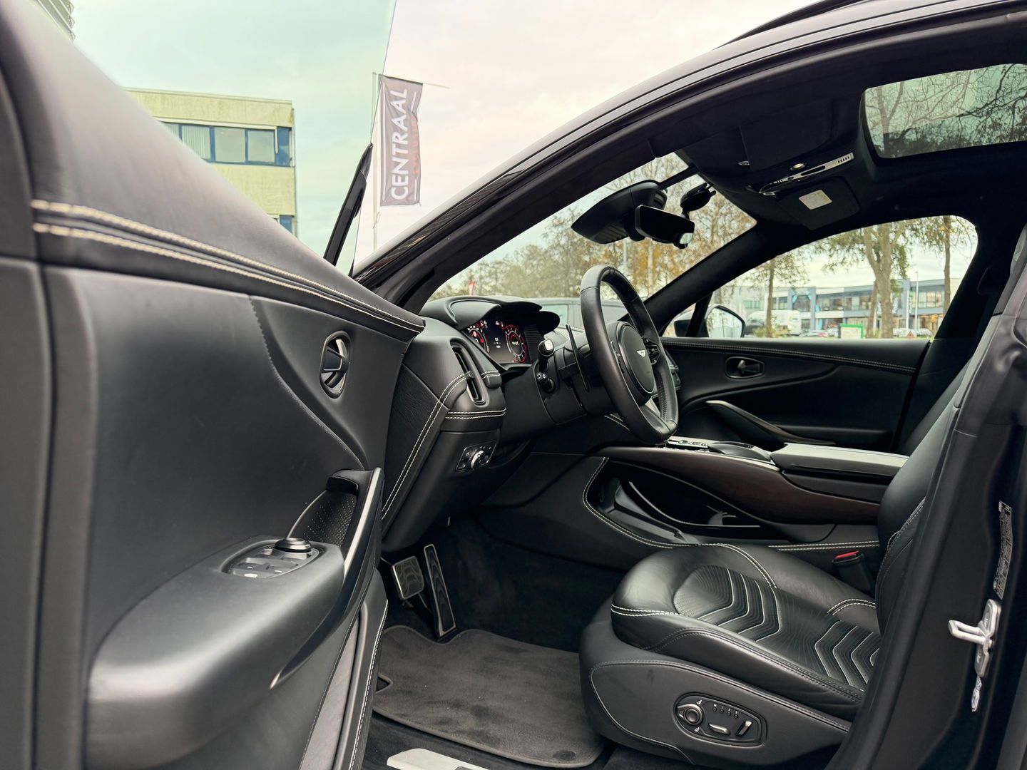 Aston Martin Dbx 4.0 V8|Pano|Memory|Leder|ACC|Luchtvering|551PK