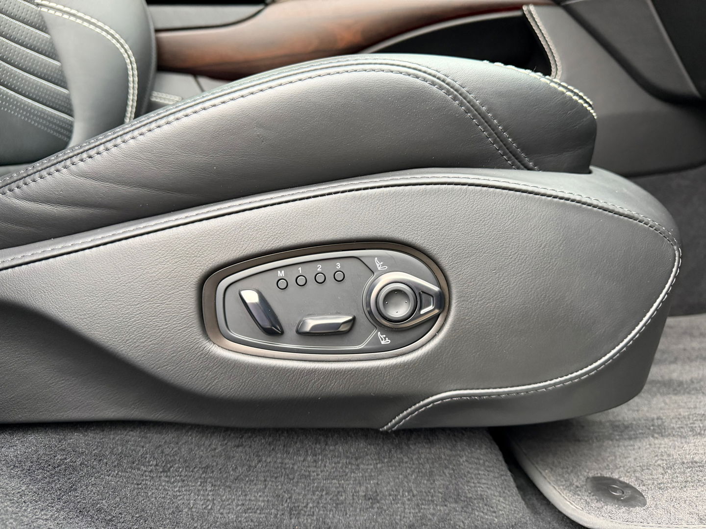 Aston Martin Dbx 4.0 V8|Pano|Memory|Leder|ACC|Luchtvering|551PK