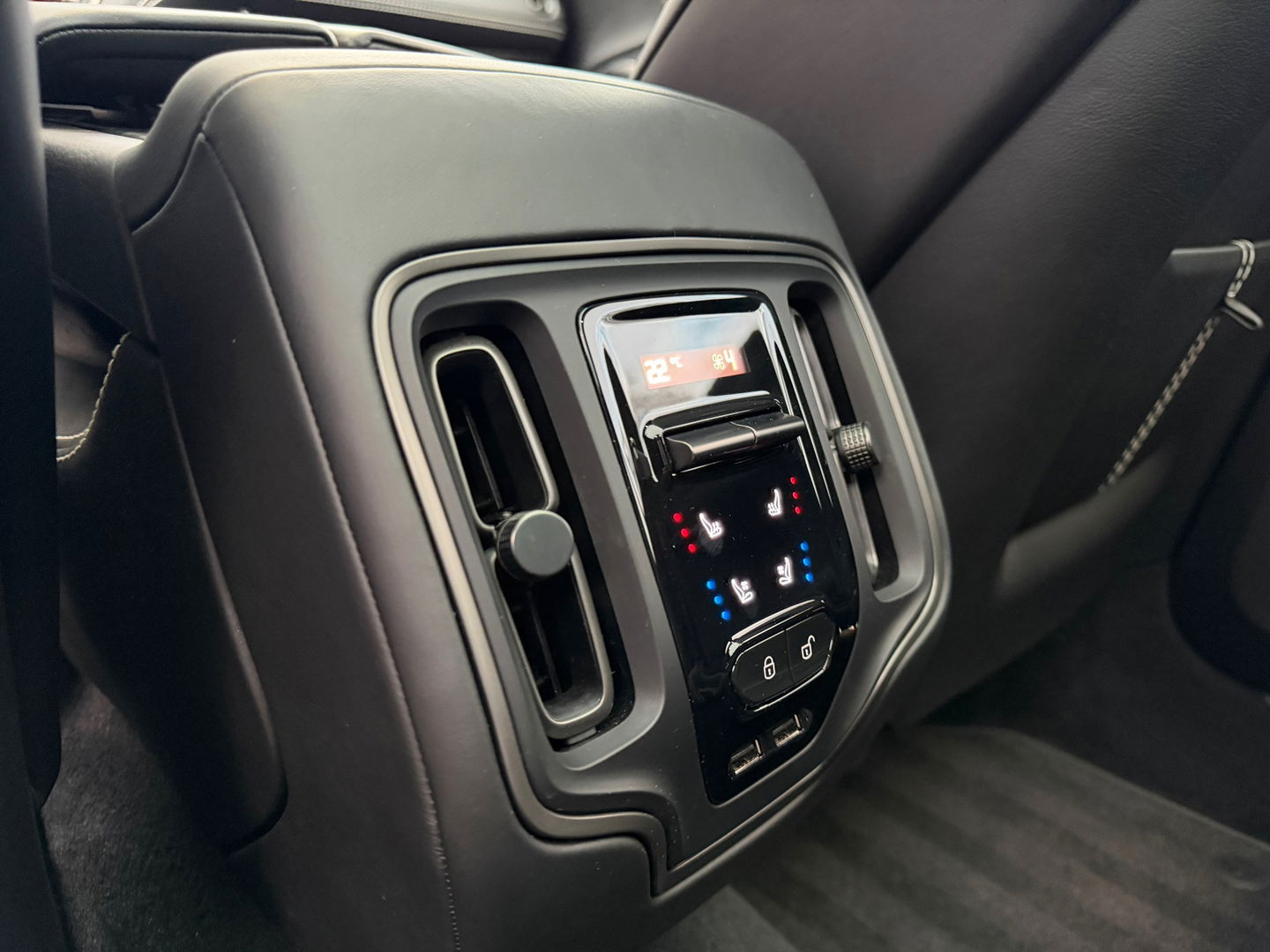 Aston Martin Dbx 4.0 V8|Pano|Memory|Leder|ACC|Luchtvering|551PK