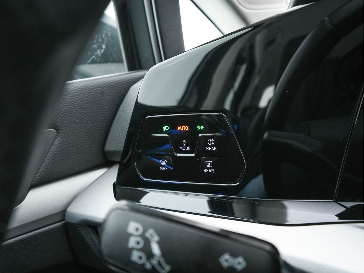 Volkswagen Golf Variant 2.0 TDI Life Business (INCL-BTW)  *FULL-LED | DIGI-COCKPIT | NAVI-FULLMAP | HEATED-COMFORTSEATS | KEYLESS | DAB+ | CARPLAY | ECC | AMBIENT-LIGHT | PDC | 16''ALU*