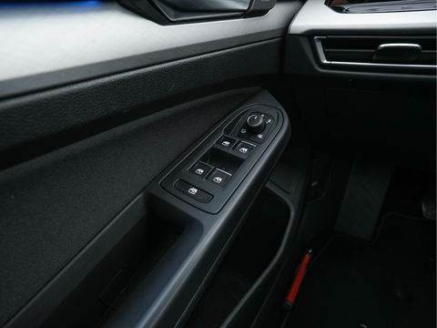Volkswagen GOLF Variant 2.0 TDI Life Business (INCL-BTW)  *FULL-LED | DIGI-COCKPIT | NAVI-FULLMAP | HEATED-COMFORTSEATS | KEYLESS | DAB+ | CARPLAY | ECC | AMBIENT-LIGHT | PDC | 16''ALU*