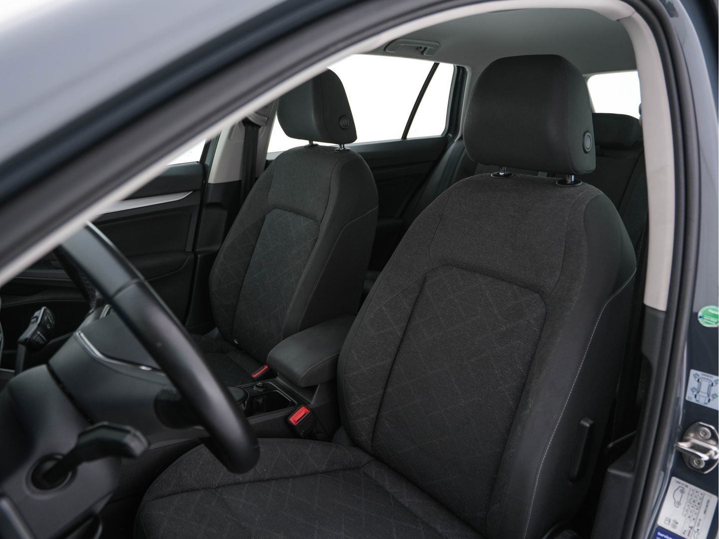 Volkswagen GOLF Variant 2.0 TDI Life Business (INCL-BTW)  *FULL-LED | DIGI-COCKPIT | NAVI-FULLMAP | HEATED-COMFORTSEATS | KEYLESS | DAB+ | CARPLAY | ECC | AMBIENT-LIGHT | PDC | 16''ALU*