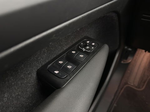 Volvo XC40 Recharge P8 AWD R-Design {SOH-89%} [ 3-Fase ] (INCL-BTW) *PANO | LEATHER-MICROFIBRE | DIGI-COCKPIT | FULL-LED | NAVI-FULLMAP | ECC | PDC | KEYLESS | HEATED-SPORTSEATS | BLIS | 20"ALU*