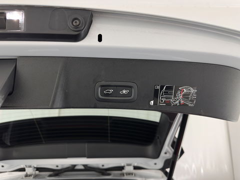 Volvo XC40 Recharge P8 AWD R-Design {SOH-89%} [ 3-Fase ] (INCL-BTW) *PANO | LEATHER-MICROFIBRE | DIGI-COCKPIT | FULL-LED | NAVI-FULLMAP | ECC | PDC | KEYLESS | HEATED-SPORTSEATS | BLIS | 20"ALU*