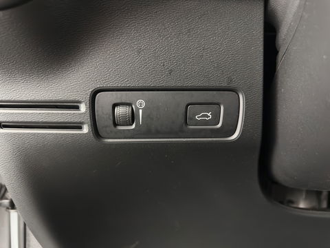 Volvo XC40 Recharge P8 AWD R-Design {SOH-89%} [ 3-Fase ] (INCL-BTW) *PANO | LEATHER-MICROFIBRE | DIGI-COCKPIT | FULL-LED | NAVI-FULLMAP | ECC | PDC | KEYLESS | HEATED-SPORTSEATS | BLIS | 20"ALU*