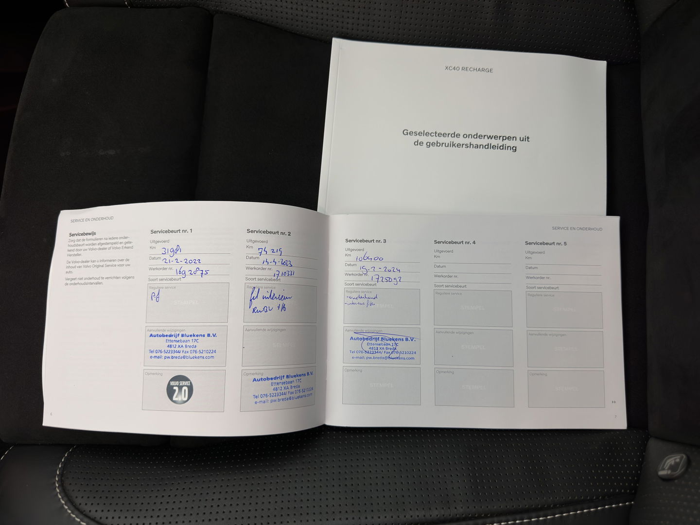 Volvo XC40 Recharge P8 AWD R-Design {SOH-89%} [ 3-Fase ] (INCL-BTW) *PANO | LEATHER-MICROFIBRE | DIGI-COCKPIT | FULL-LED | NAVI-FULLMAP | ECC | PDC | KEYLESS | HEATED-SPORTSEATS | BLIS | 20"ALU*