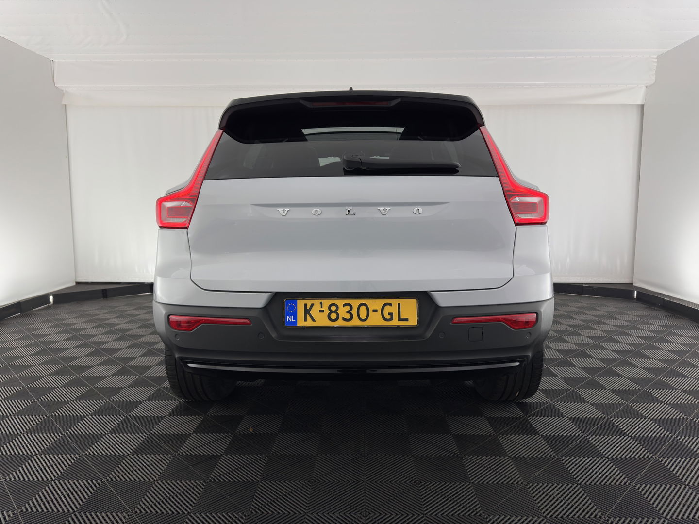 Volvo XC40 Recharge P8 AWD R-Design {SOH-89%} [ 3-Fase ] (INCL-BTW) *PANO | LEATHER-MICROFIBRE | DIGI-COCKPIT | FULL-LED | NAVI-FULLMAP | ECC | PDC | KEYLESS | HEATED-SPORTSEATS | BLIS | 20"ALU*