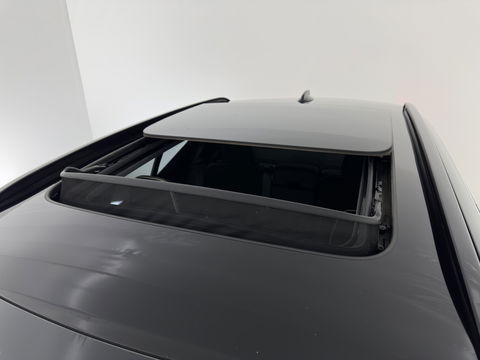 Volvo XC40 Recharge P8 AWD R-Design {SOH-89%} [ 3-Fase ] (INCL-BTW) *PANO | LEATHER-MICROFIBRE | DIGI-COCKPIT | FULL-LED | NAVI-FULLMAP | ECC | PDC | KEYLESS | HEATED-SPORTSEATS | BLIS | 20"ALU*