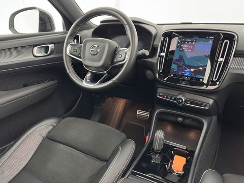 Volvo XC40 Recharge P8 AWD R-Design {SOH-89%} [ 3-Fase ] (INCL-BTW) *PANO | LEATHER-MICROFIBRE | DIGI-COCKPIT | FULL-LED | NAVI-FULLMAP | ECC | PDC | KEYLESS | HEATED-SPORTSEATS | BLIS | 20"ALU*