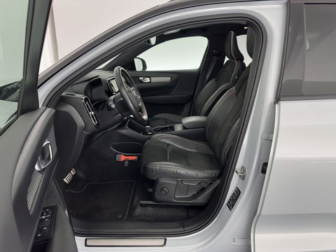 Volvo XC40 Recharge P8 AWD R-Design {SOH-89%} [ 3-Fase ] (INCL-BTW) *PANO | LEATHER-MICROFIBRE | DIGI-COCKPIT | FULL-LED | NAVI-FULLMAP | ECC | PDC | KEYLESS | HEATED-SPORTSEATS | BLIS | 20"ALU*