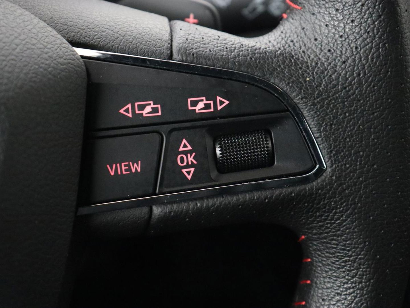 SEAT Arona 1.0 TSI FR Launch | 1e eigenaar | Stoelverwarming | Adaptive cruise | Full LED | Beats Audio | Trekhaak | DAB | Carplay | Camera | Navigatie | Park Assist | Climate control