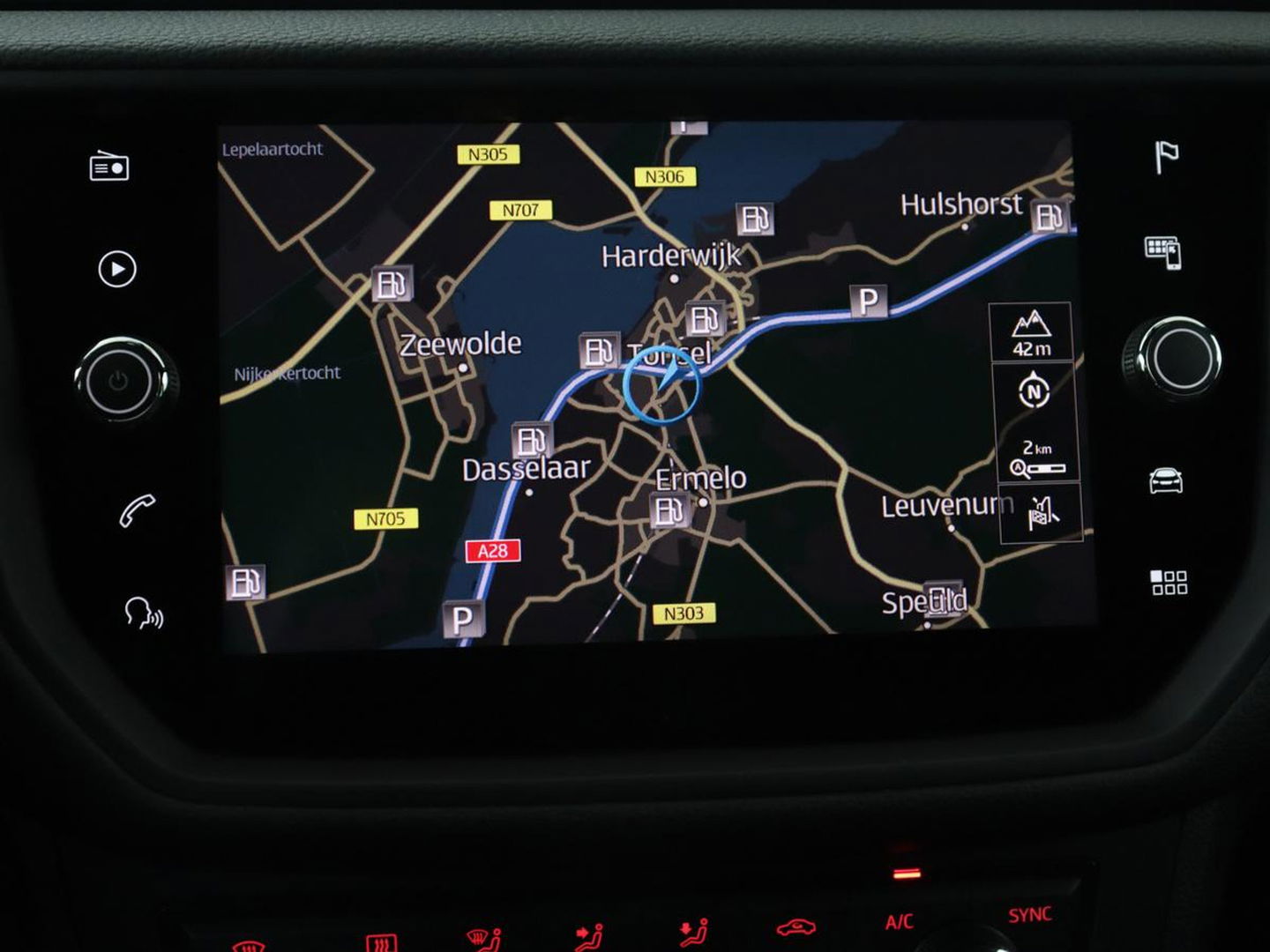 SEAT Arona 1.0 TSI FR Launch | 1e eigenaar | Stoelverwarming | Adaptive cruise | Full LED | Beats Audio | Trekhaak | DAB | Carplay | Camera | Navigatie | Park Assist | Climate control