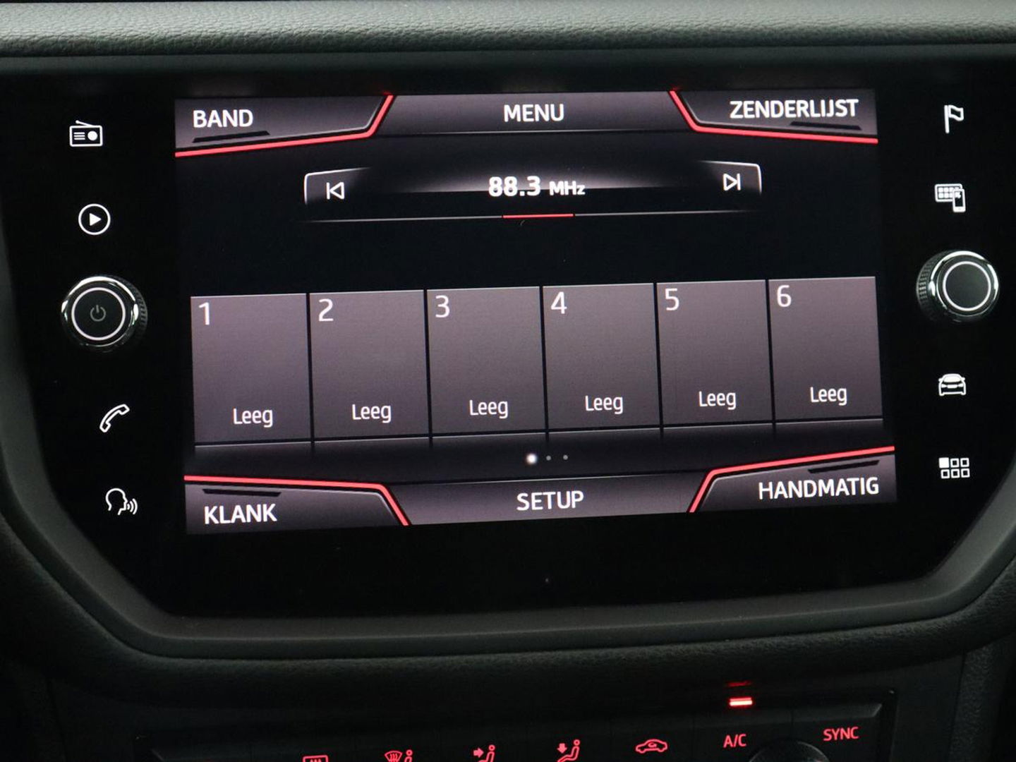 SEAT Arona 1.0 TSI FR Launch | 1e eigenaar | Stoelverwarming | Adaptive cruise | Full LED | Beats Audio | Trekhaak | DAB | Carplay | Camera | Navigatie | Park Assist | Climate control