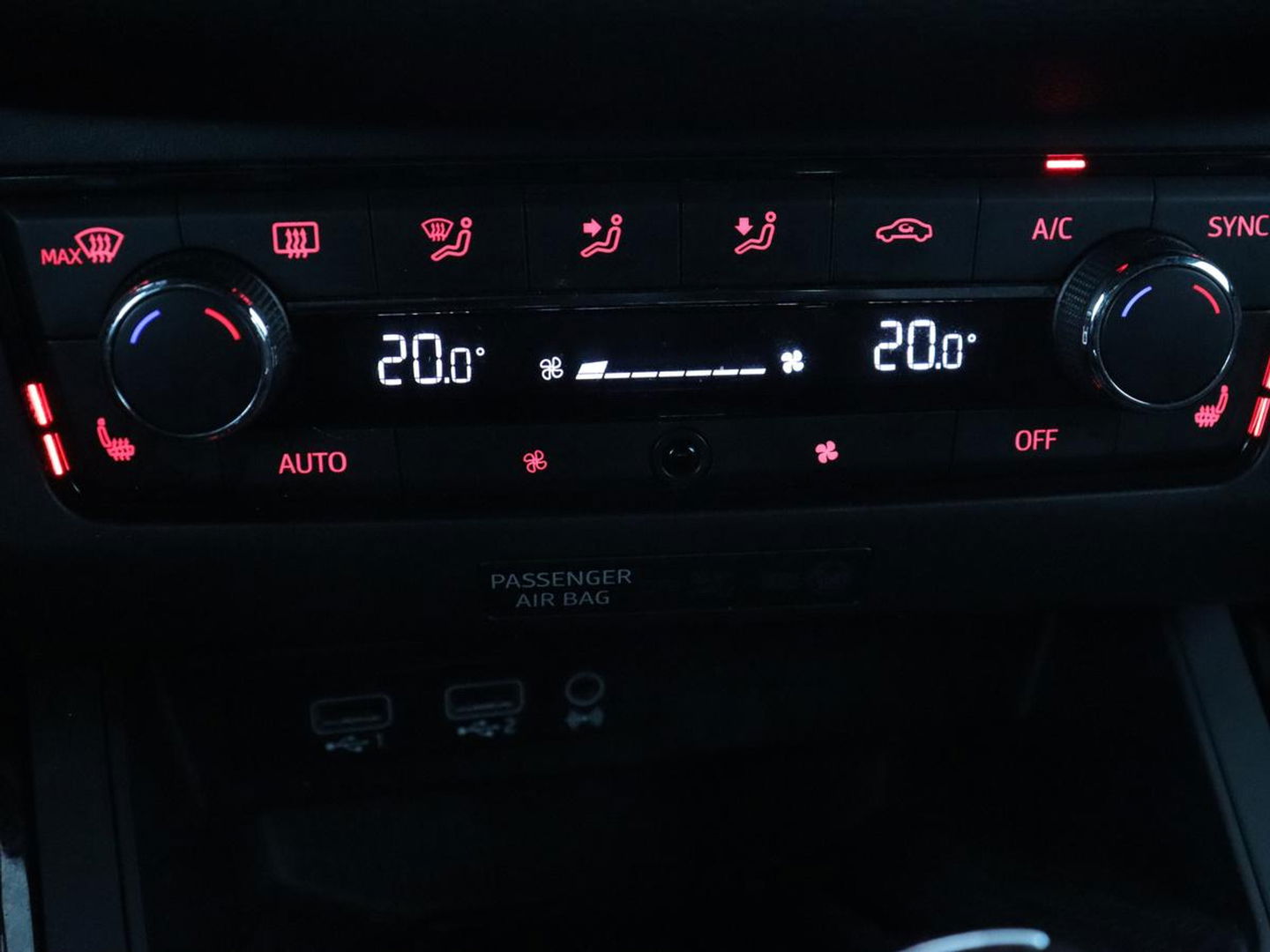 SEAT Arona 1.0 TSI FR Launch | 1e eigenaar | Stoelverwarming | Adaptive cruise | Full LED | Beats Audio | Trekhaak | DAB | Carplay | Camera | Navigatie | Park Assist | Climate control