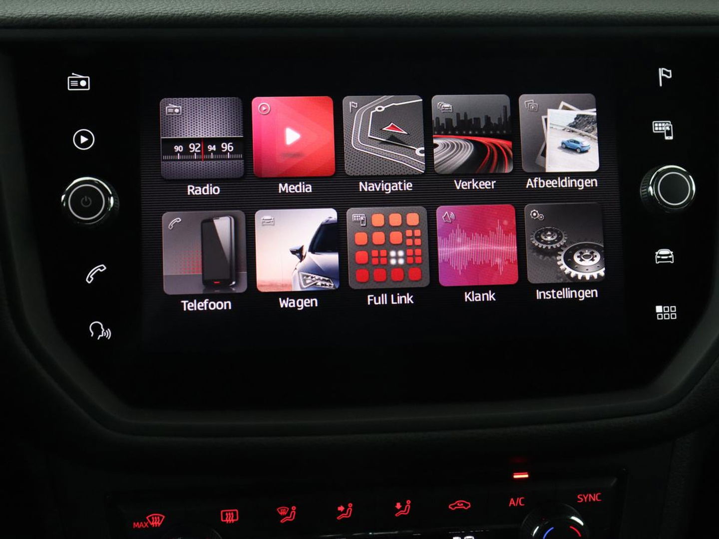 SEAT Arona 1.0 TSI FR Launch | 1e eigenaar | Stoelverwarming | Adaptive cruise | Full LED | Beats Audio | Trekhaak | DAB | Carplay | Camera | Navigatie | Park Assist | Climate control